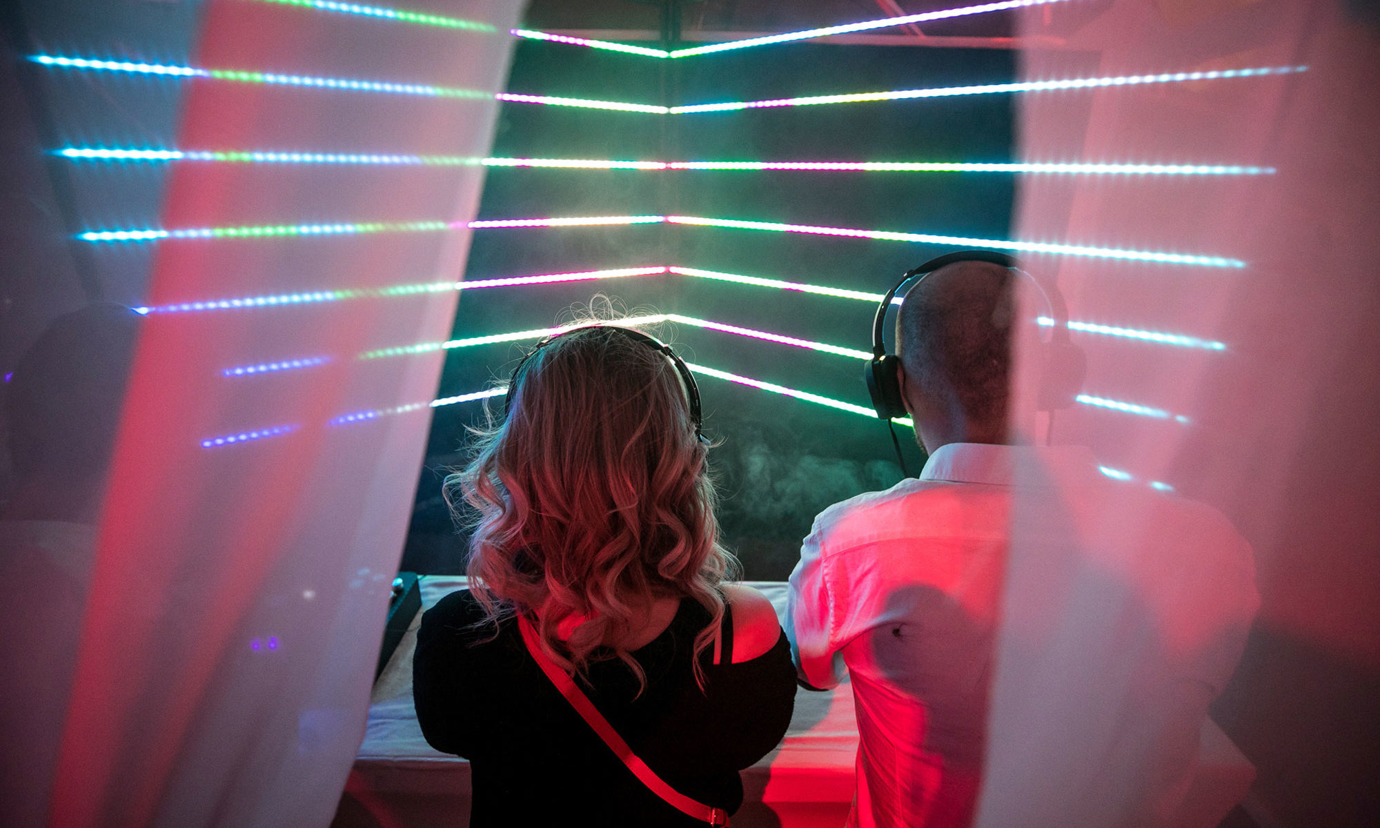 Infinium_Immersive_Party_Kopfhoerer_by_Adam_Costey