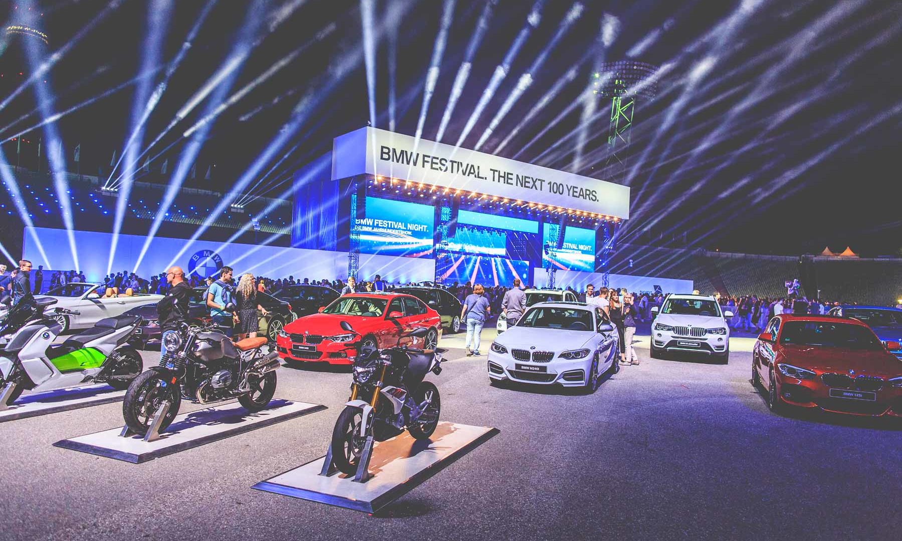 BMW100_Stadion_Motorrad_Auto_By_Paul_Gaertner